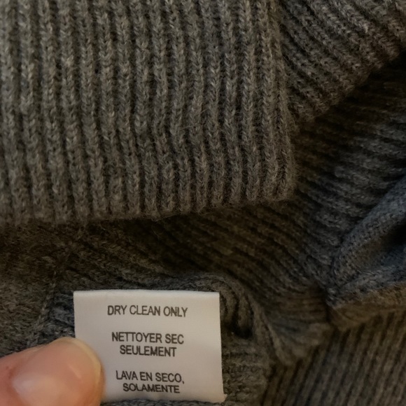 Deep V neck hooded sweater w/pockets - Picture 7 of 7